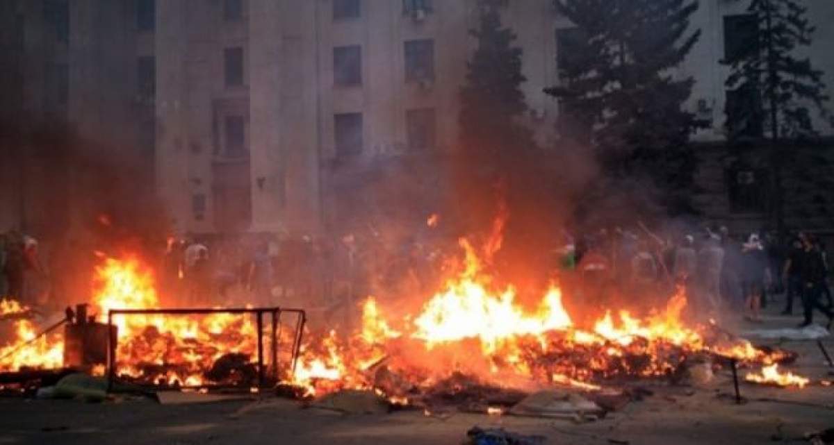 VIDEO ŞOCANT Zi sângeroasă în Odesa! Cel puţin 35 de oameni au murit într-un incendiu provocat de manifestanţi