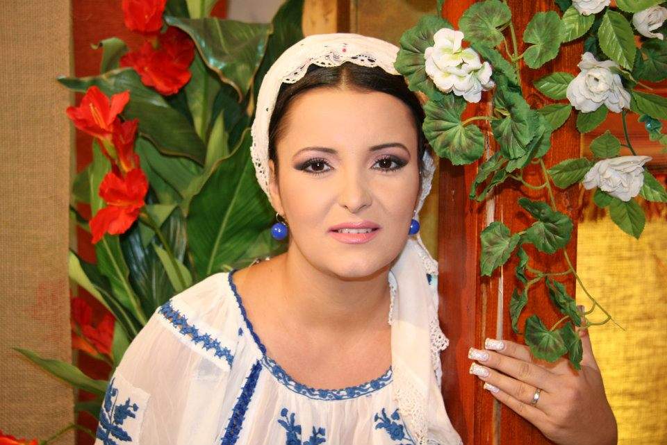 Cea mai spectaculoasă transformare după o rinoplastie! Vezi cum arăta Silvana Rîciu înainte să-şi taie nasul!