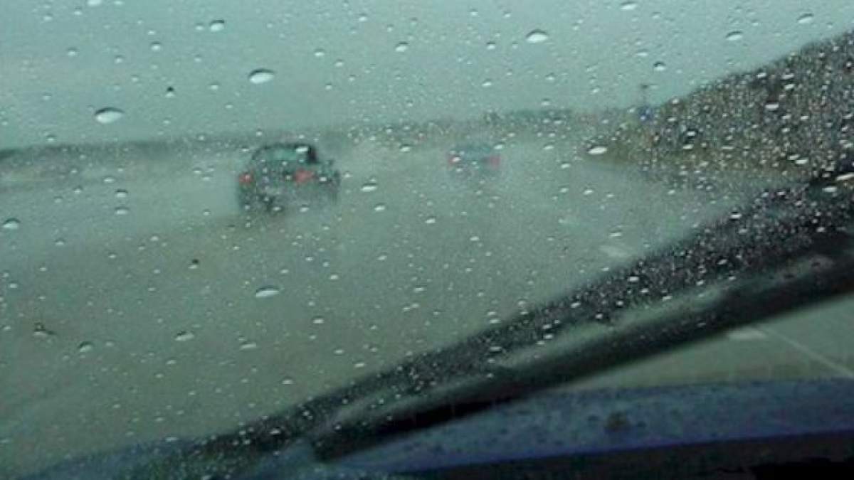 Trafic îngreunat pe autostrada A1, din cauza ploii care reduce vizibilitatea sub 100 de metri