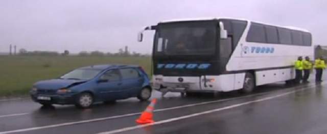 Accident din cauza vremii! Trei oameni au fost răniţi