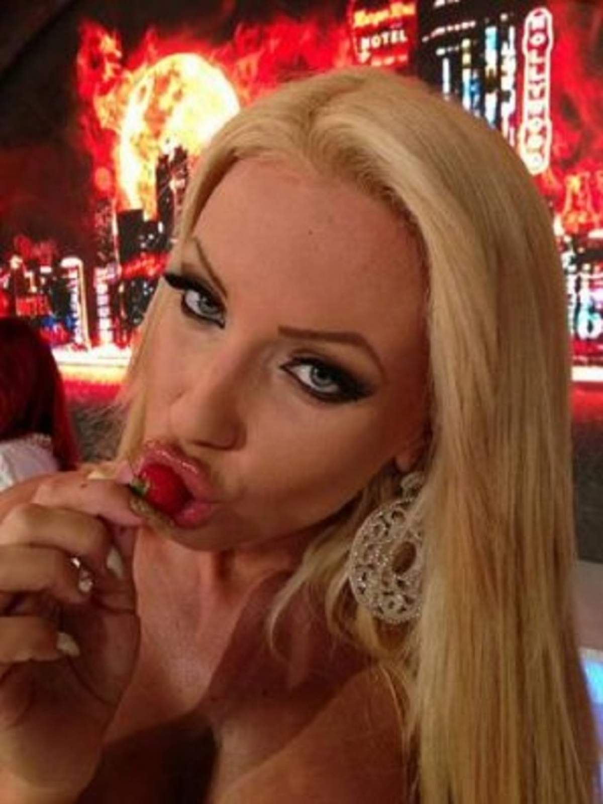 Îţi vine s-o pipăi! Loredana Chivu şi-a etalat sânii şi coapsele sexy, iar acum toţi bărbaţii o s-o viseze