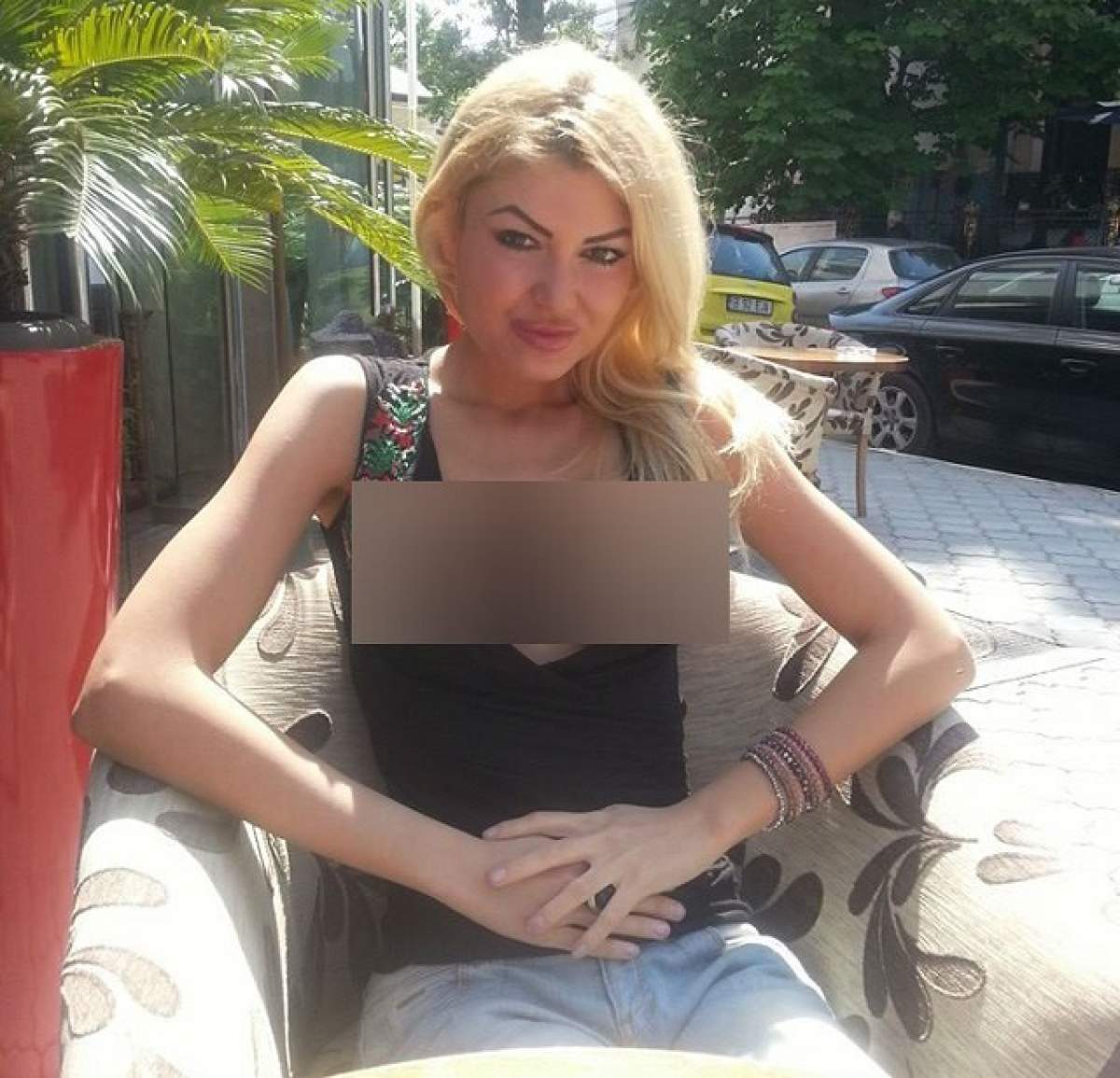 Numai silicoanele au mai rămas de anorexica Flavia Apostol! Ia uite cum arată blonda