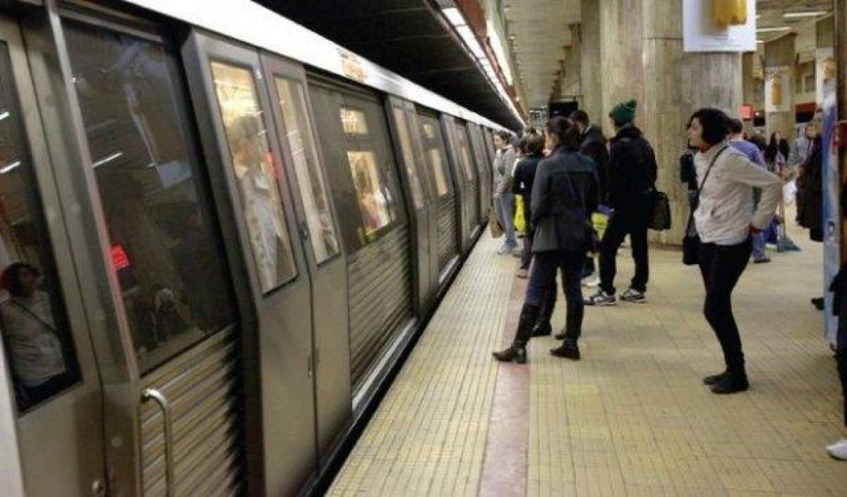 Apariţie cât se poate de stranie într-un metrou din Capitală! Toţi au rămas cu gura căscată atunci când l-au văzut îmbrăcat aşa în mijlocul de transport
