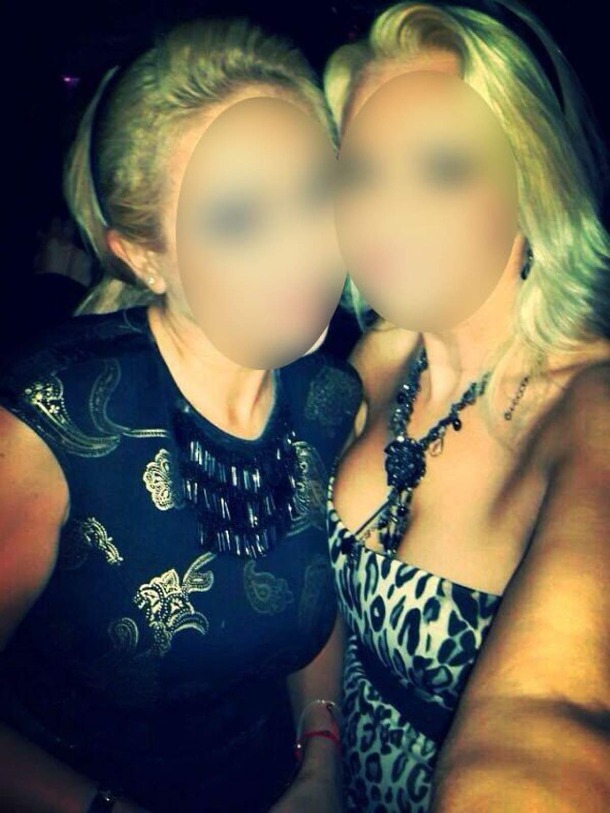 Două blonde celebre şi-au făcut de cap, aseară, în club. Poţi ghici despre cine este vorba?