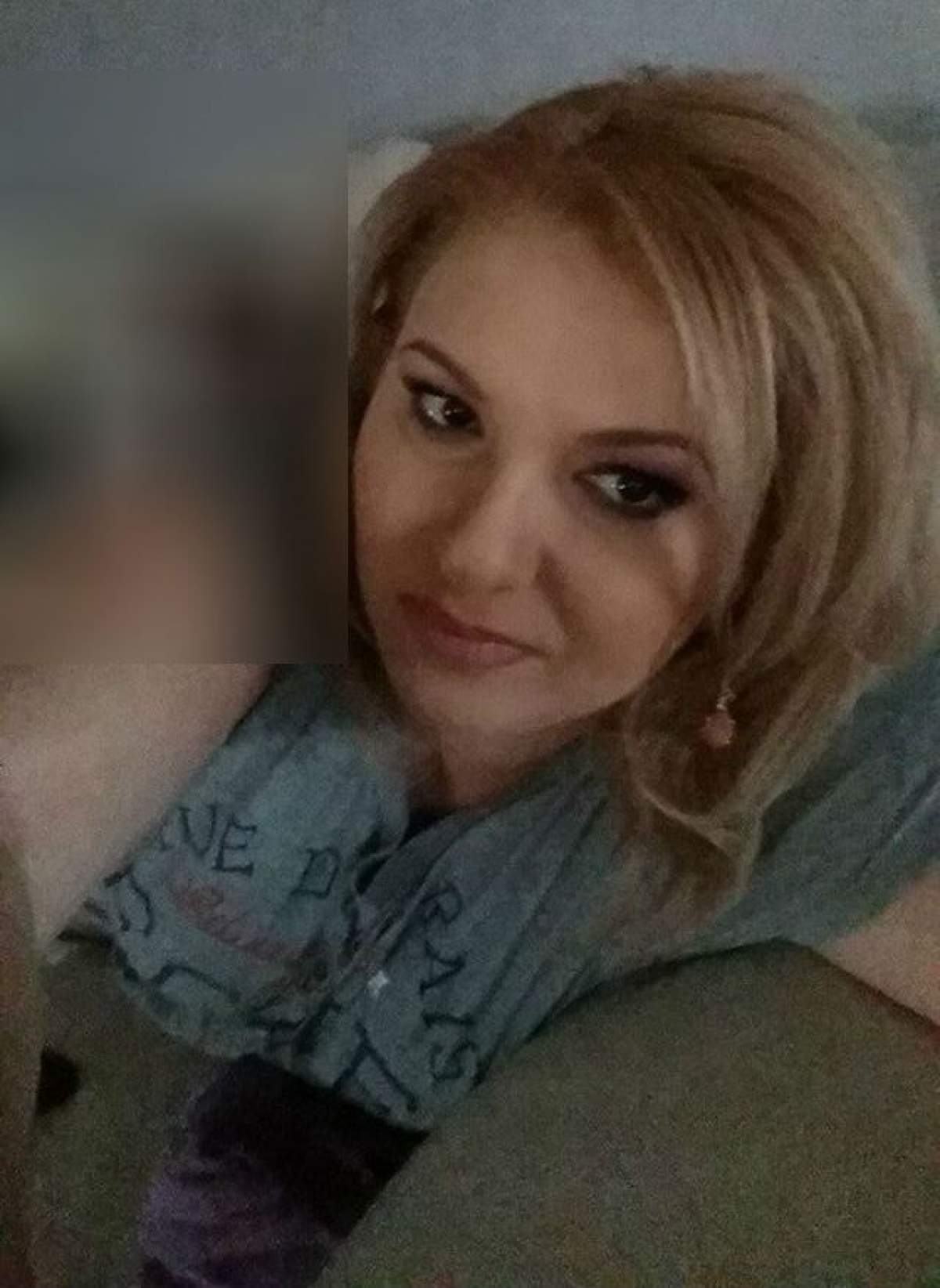 Viorica de la Clejani şi-a făcut selfie, însă nu şi-a dat seama că l-a prins şi pe Ioniţă în poză! Uite ce face artistul în timp ce soţiei sale îi arde de poze