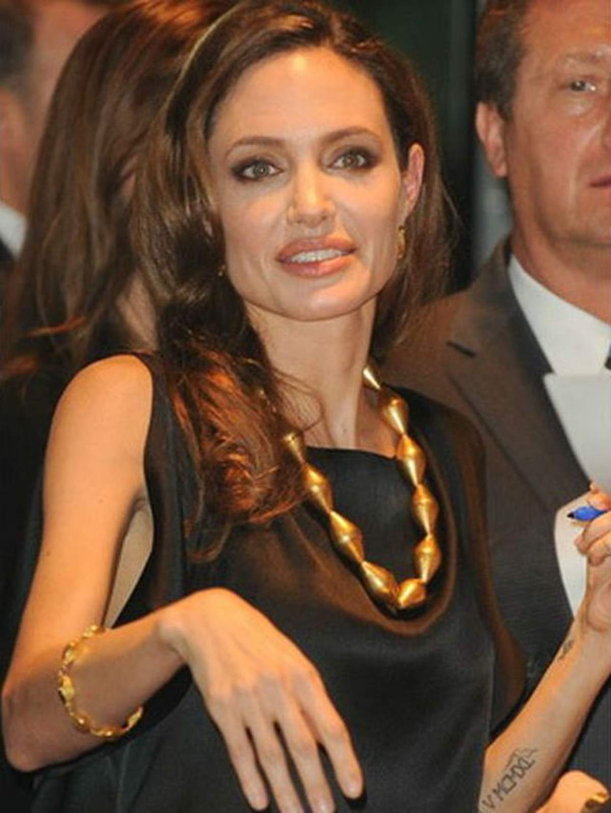 Cancerul a pus stăpânire pe ea. Angelina Jolie se pregăteşte de o intervenţie înfiorătoare