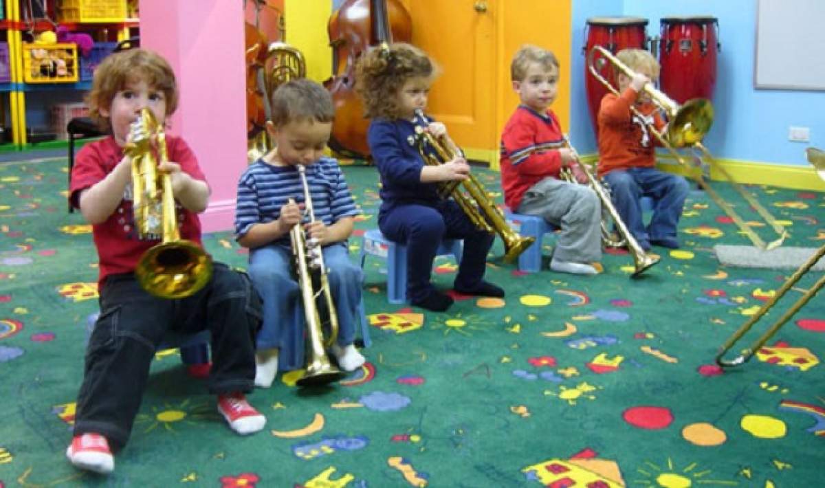Muzica, bună sau NU pentru educaţia copiilor? Ce se poate întâmpla dacă-ţi obligi copilul să facă muzică