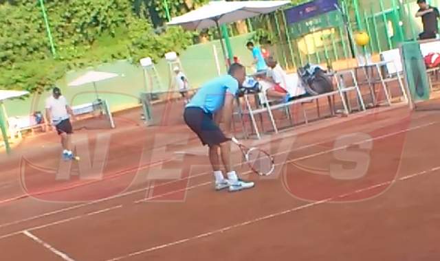 VIDEO Un celebru golgeter al României vrea să-i calce pe urme Simonei Halep! Noi l-am surprins la antrenamente!