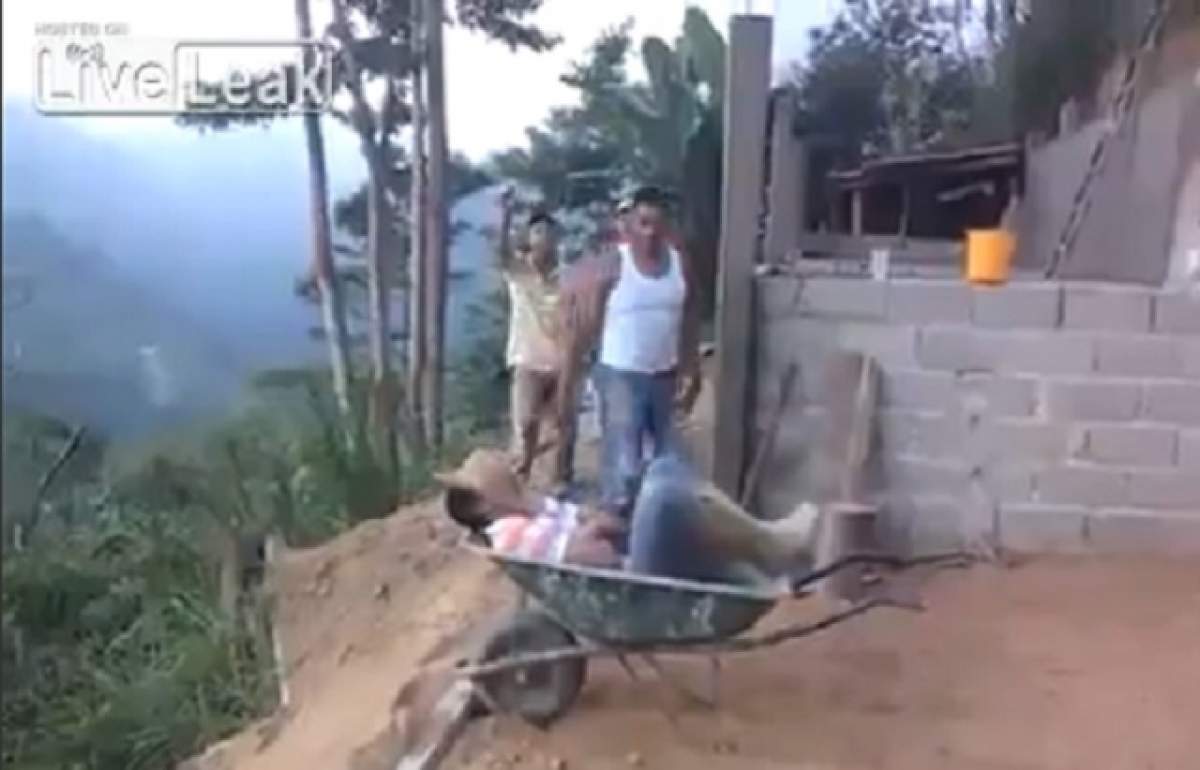 VIDEO Distracţie fără limite în Brazilia! Bărbatul îşi va aminti toată viaţa această trezire din somn!