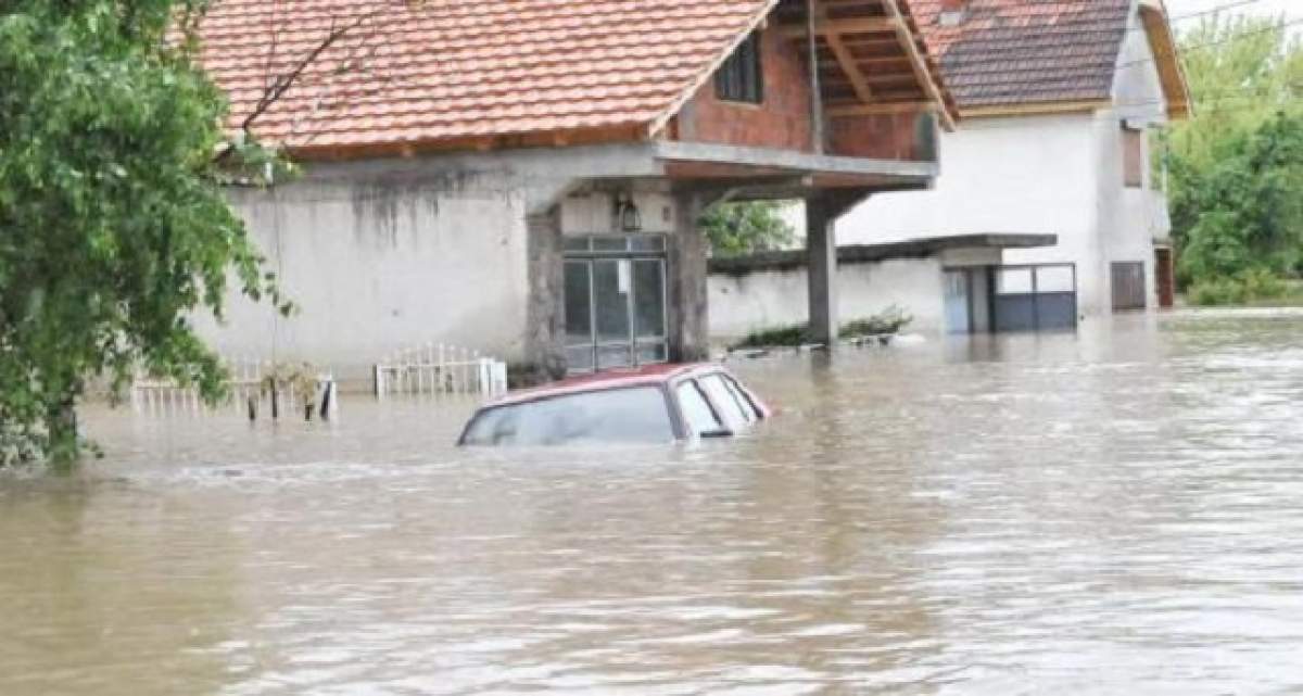 Ploaia face victime! 10 persoane şi-au pierdut viaţa în urma inundaţiilor!