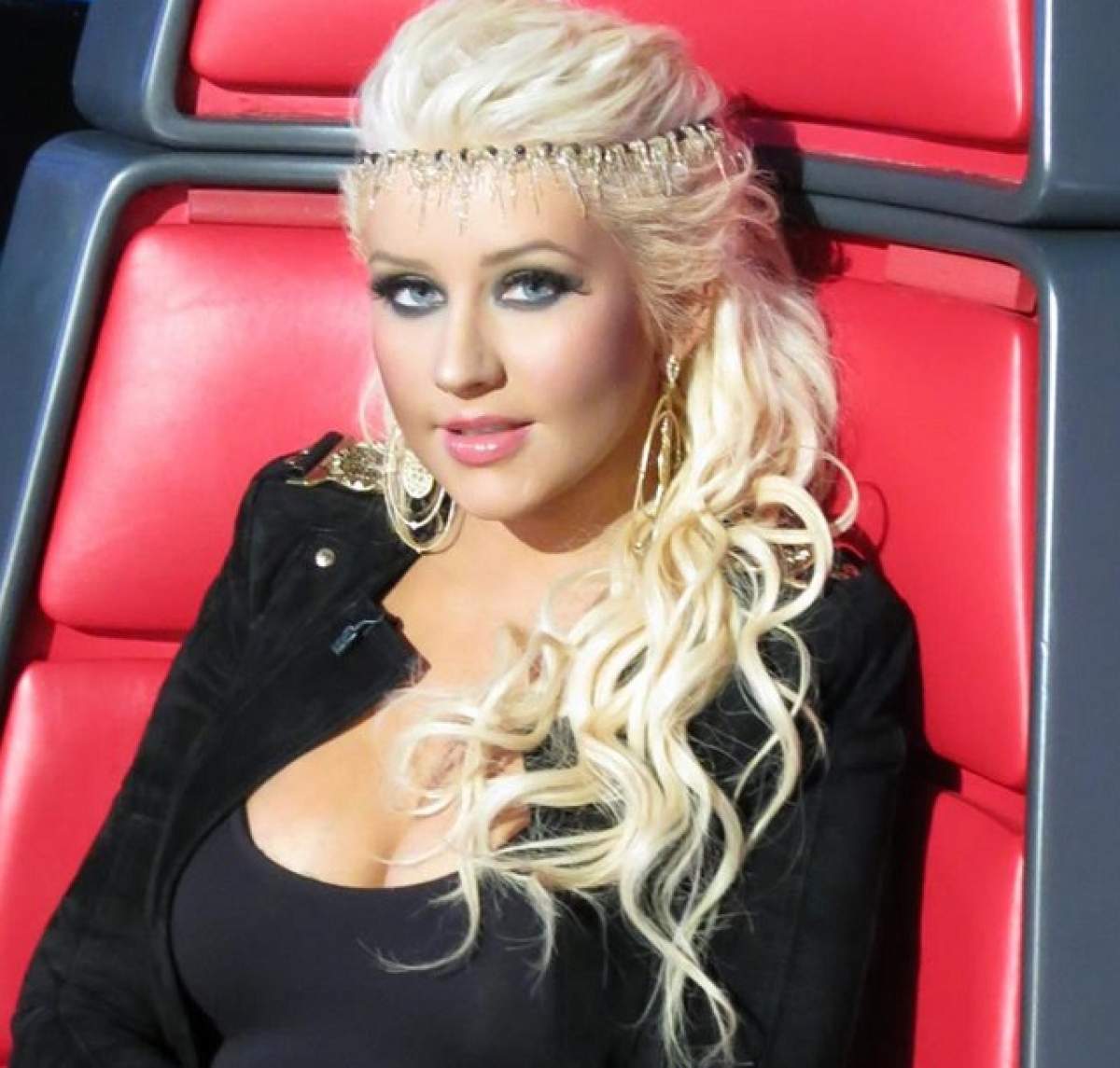 Însărcinată şi cu sfârcurile la vedere! Cum arată Christina Aguilera în luna a cincea de sarcină