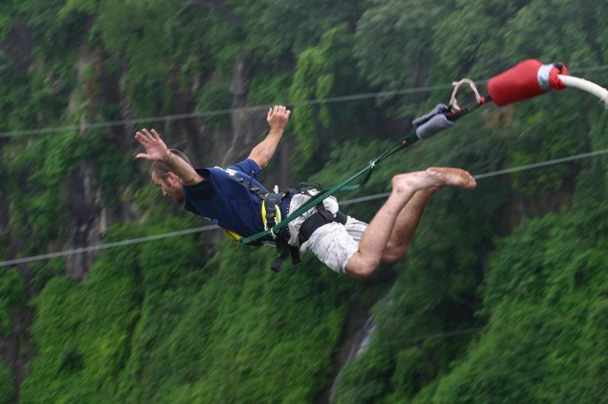 Eşti amator de senzaţii tari? Top trei al principalelor atracţii turistice în care poţi practica sporturi extreme!