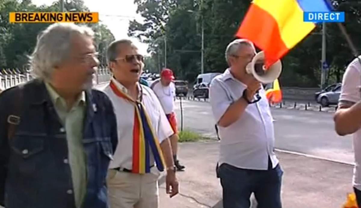 VIDEO Protest anti-Băsescu la Palatul Cotroceni