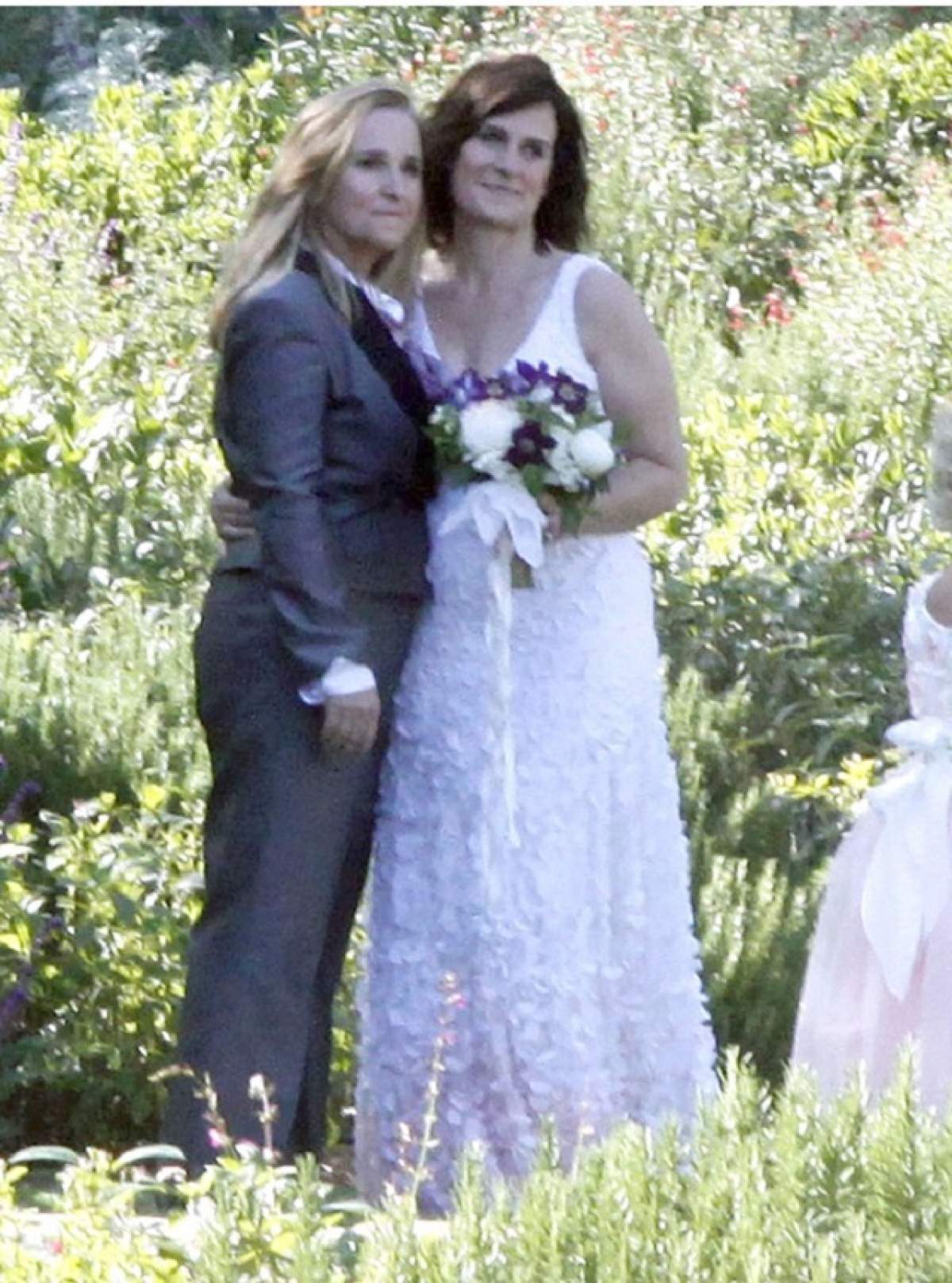 Nuntă lesbi în showbiz! Cântăreaţa Melissa Etheridge s-a căsătorit cu partenera ei de viaţă, Linda Wallem