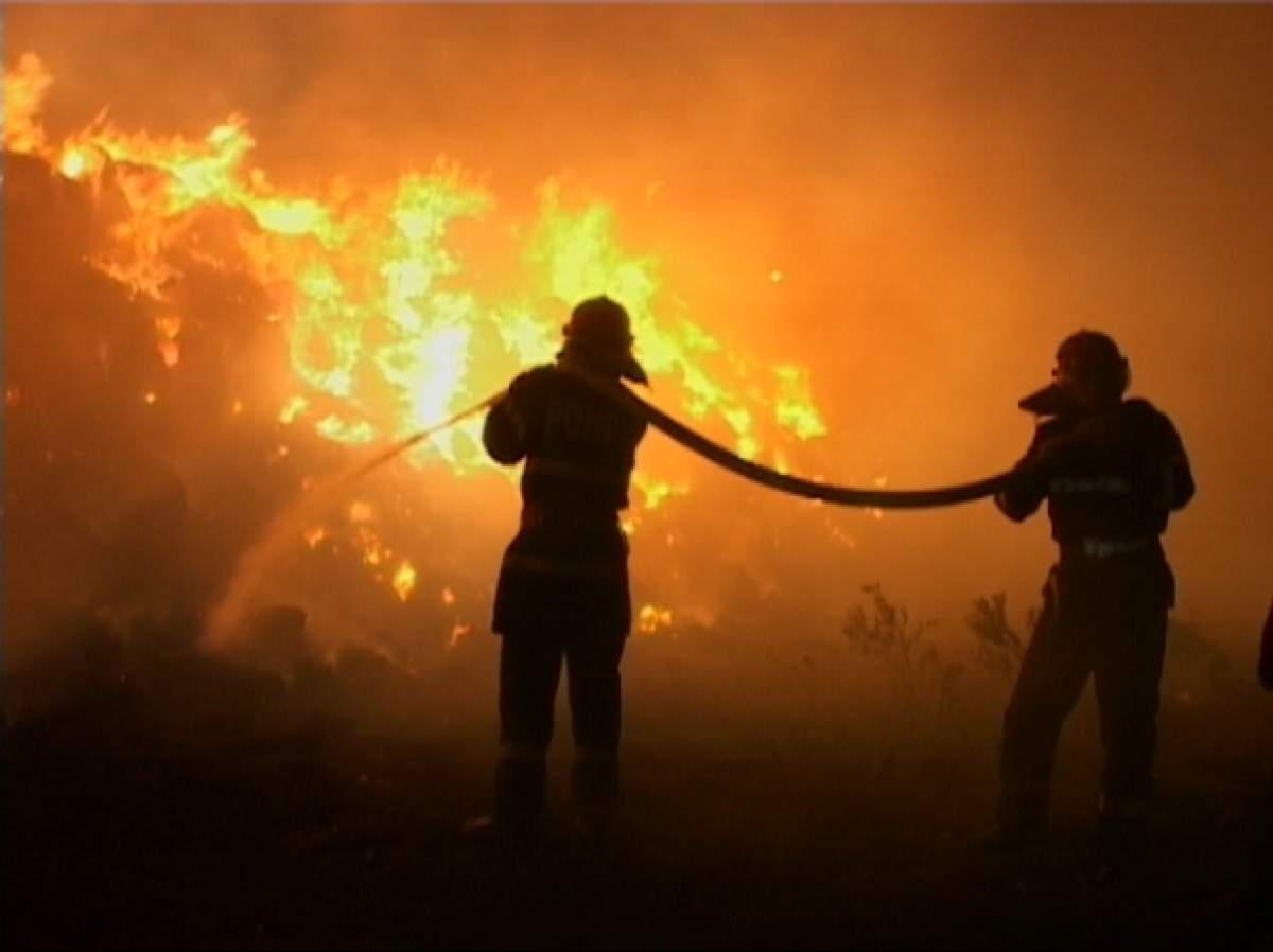 Incendiu puternic în Capitală! Nouă autospeciale cu apă au intervenit să stingă focul