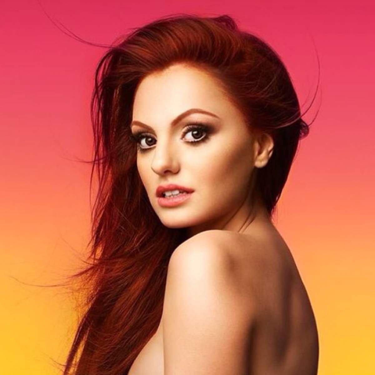 Alexandra Stan şi-a schimbat din nou look-ul! Vedeta a renunţat la roşcat