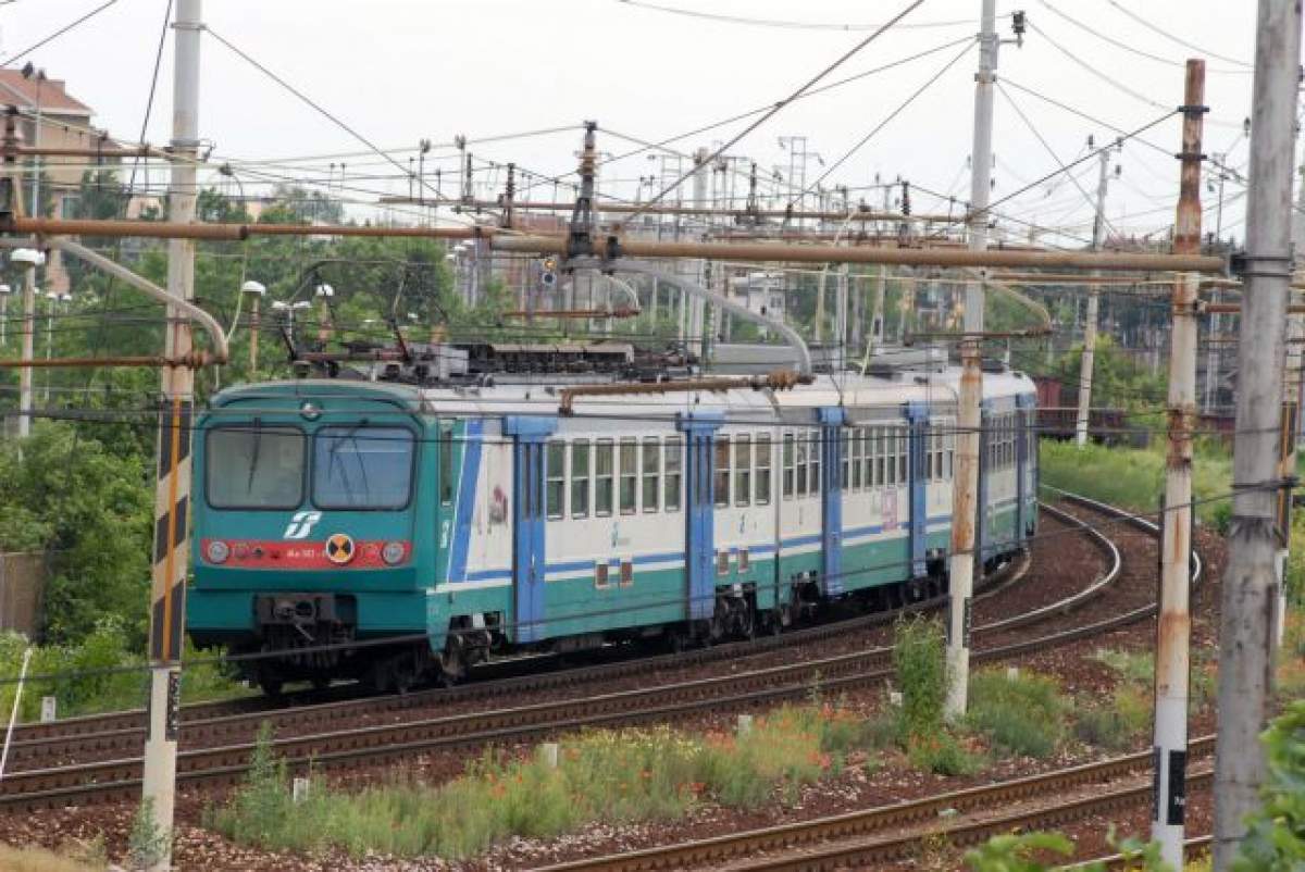 Un băieţel de 11 ani a fost lovit de tren. Starea lui este extrem de gravă