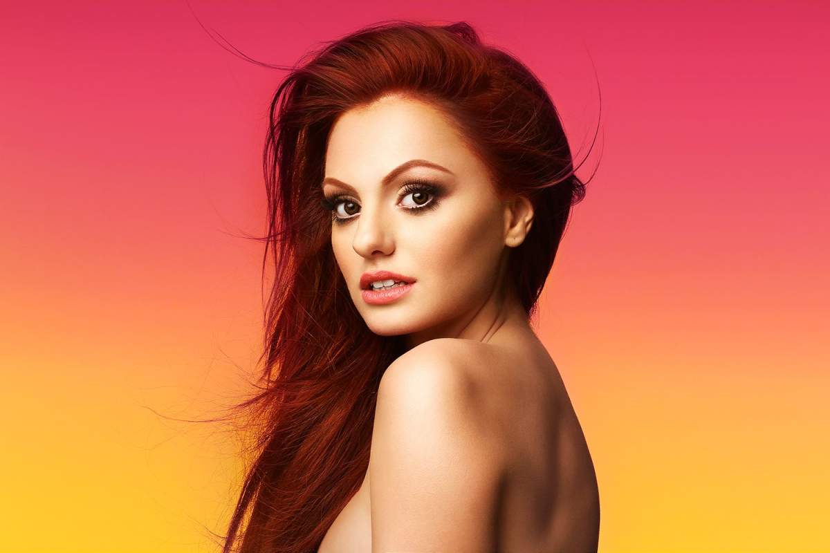 Alexandra Stan şi-a schimbat iar look-ul şi s-a pozat în cea mai FIERBINTE poziţie!