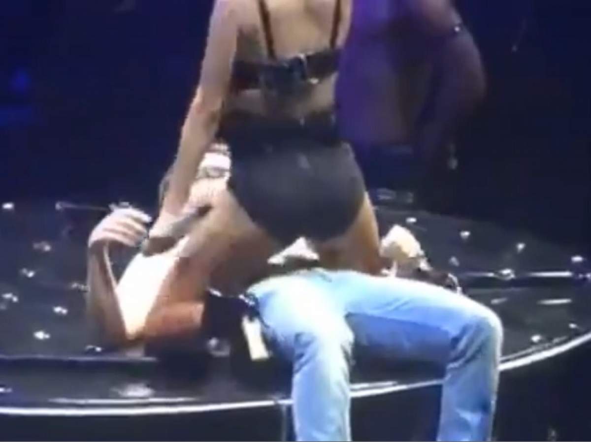 VIDEO Moment PENIBIL la un concert al Rihannei! Artista a mimat sexul cu un bărbat din public, dar în faţa ei chitaristul făcea ASTA