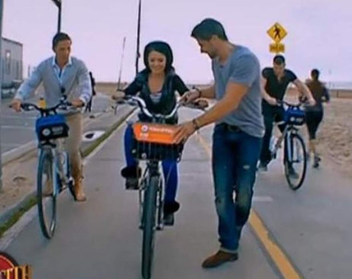 VIDEO Imagini de colecţie cu Andreea Mantea! "Burlăciţa" a învăţat să meargă cu bicicleta în timpul emisiunii! Uite cum s-a descurcat