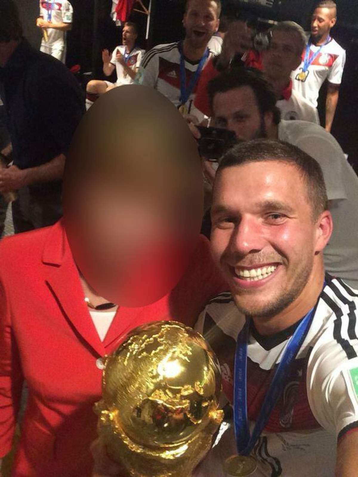 Cel mai tare selfie de la Campionatul Mondial! Uite cu cine s-a fotografiat Lukas Podolski!