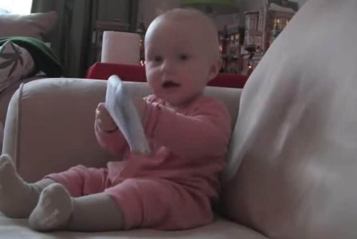 VIDEO Bebeluşul care te face să zâmbeşti în doar câteva secunde! Clipul pe care nu ai voie să-l ratezi!