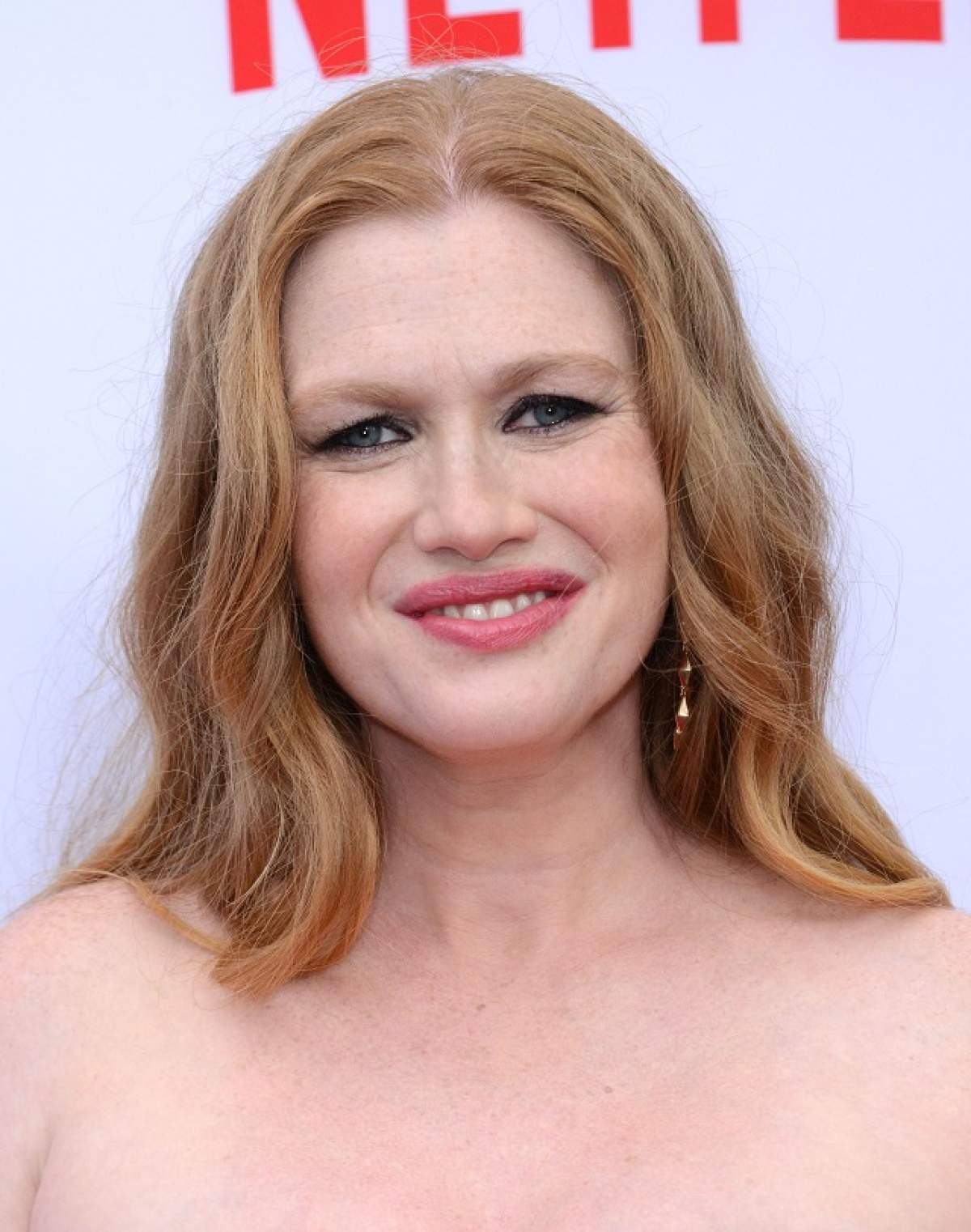 FOTO Şi-a etalat fără ruşine burtica! Mireille Enos "s-a dat mare" că va deveni mămică