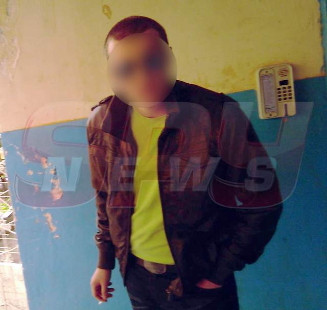 VIDEO Acesta este monstrul care a umilit un adolescent! Poartă uniformă de poliţist şi se dă om, însă are...apucături animalice!