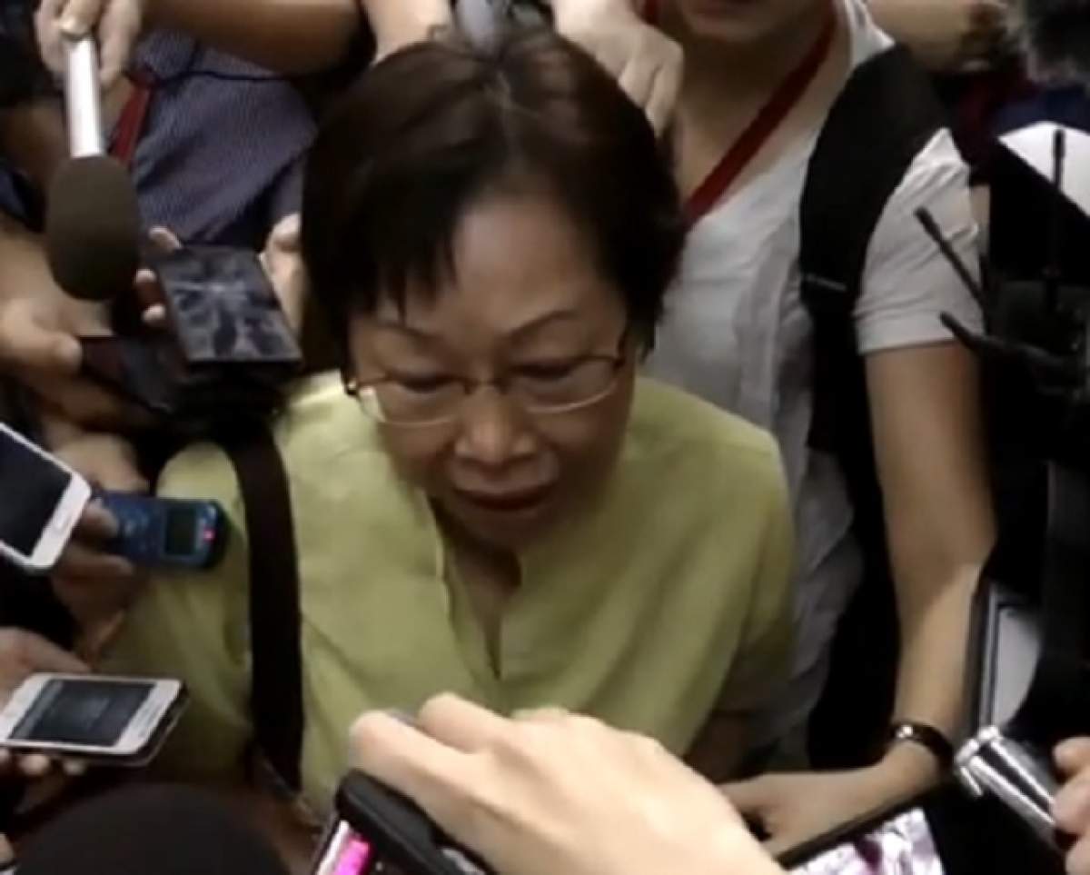 VIDEO Reacţia femeii care şi-a pierdut toată familia în "avionul groazei"!
