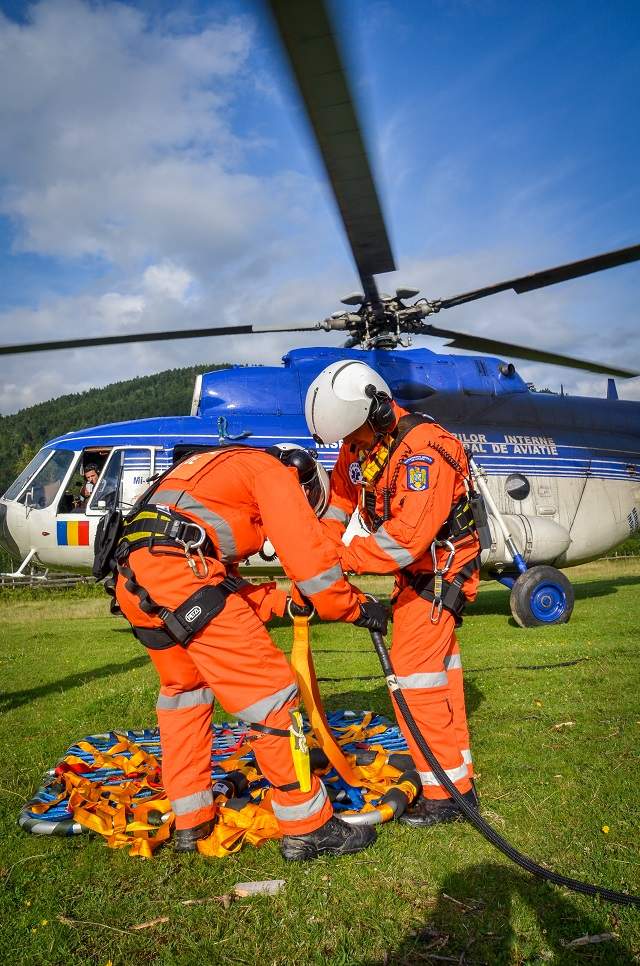 FOTO Imagini cumplite de la inundaţii! Sute de gospodării, înghiţite de ape