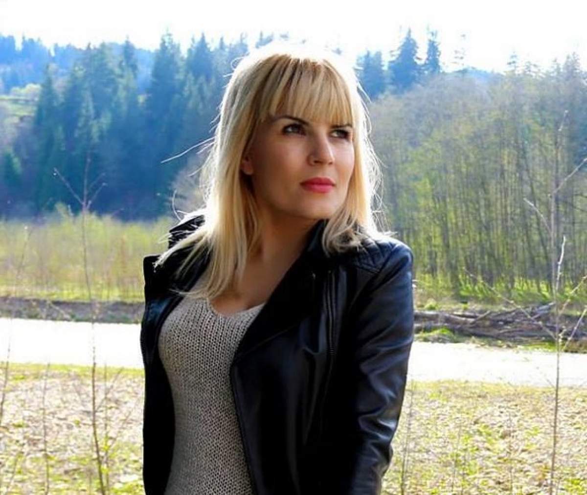 Aşa nu ai mai văzut-o până acum! Elena Udrea îndoită la 90 de grade în public!