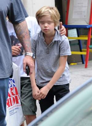 FOTO Fiica Angelinei Jolie şi a lui Brad Pitt nu seamănă deloc cu ei! Uite pe cine a moştenit micuţa Shiloh