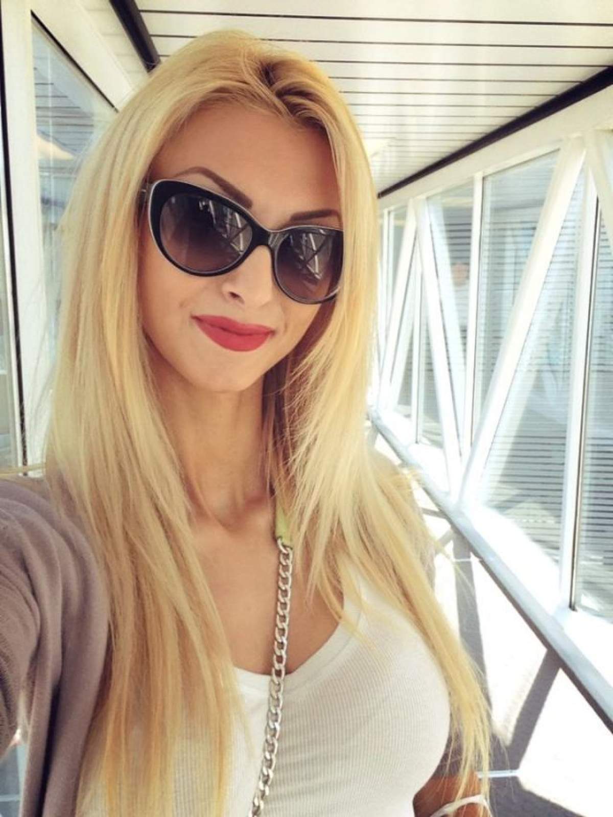 Toate divele din showbiz vor pantofi de designer, însă Andreea Bălan se mulţumeşte cu asta! Uite cu ce a putut să se încalţe artista