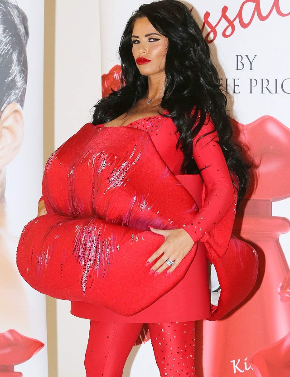 FOTO Cele mai horror apariţii ale modelului Katie Price! E mamă a 4 copii şi e o adevărată piţipoancă