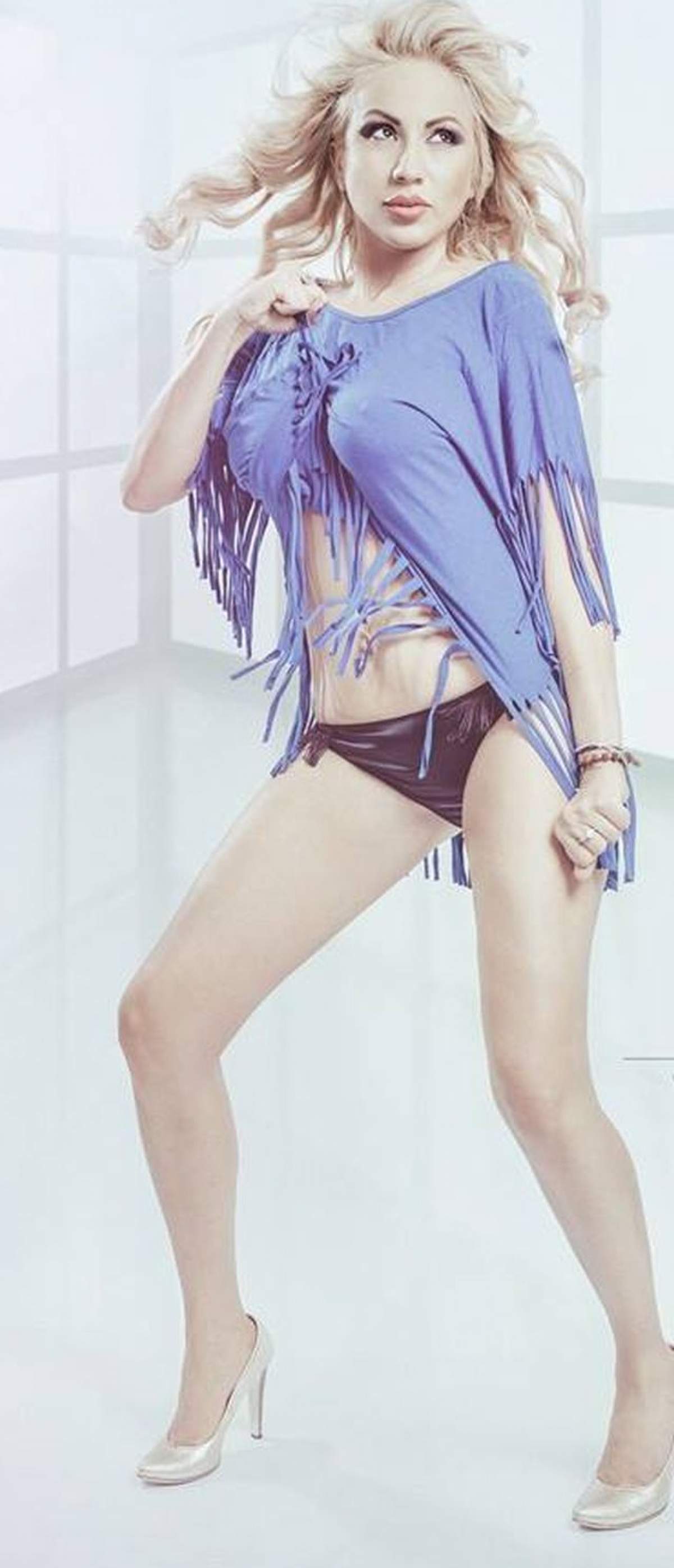 Rocsana Marcu, super sexy la piscină! Cum îşi petrece timpul la mare prezentatoarea "Star Matinal...e pe val"