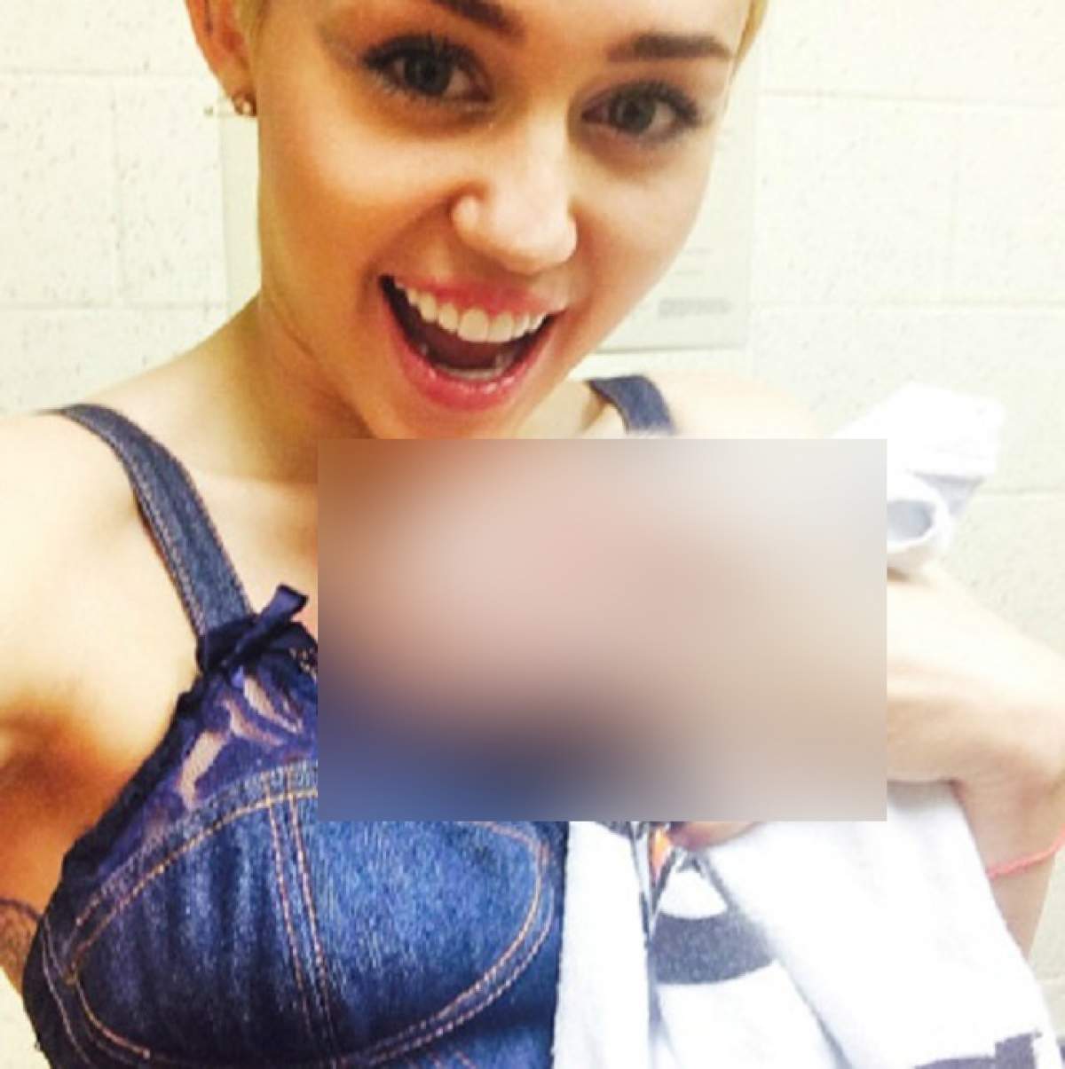 Miley Cyrus și-a cumpărat un porc ca animal de casă! Imaginile care au făcut ocolul lumii