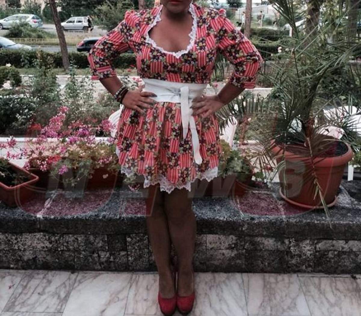 A pățit-o în mijlocul străzii, noroc că a ajutat-o un bărbat de față cu toată lumea! ”M-a rezolvat, acolo, pe loc!”