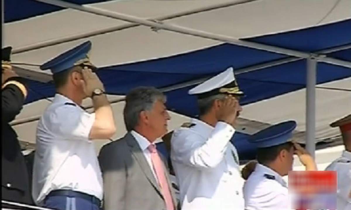 VIDEO/ PROBLEME la Ziua Marinei! Mai mulţi militari au LEŞINAT în timpul slujbei religioase