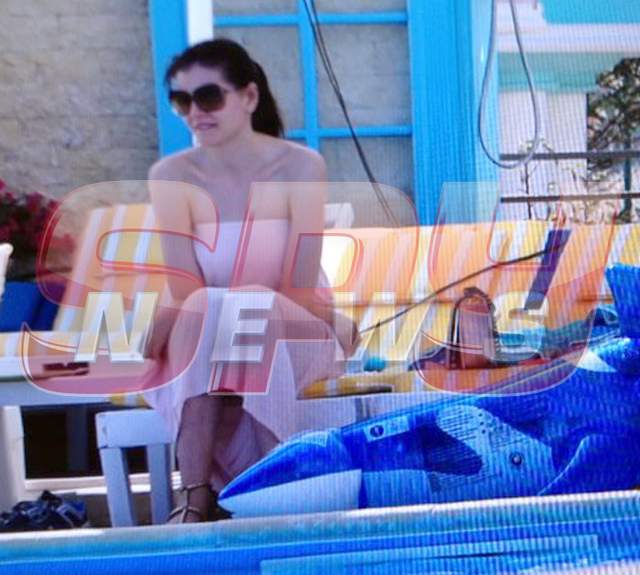 Monica Gabor, îmbrăcată la piscină şi plină de vânătăi pe picioare! Ce ascunde fosta doamnă Columbeanu?