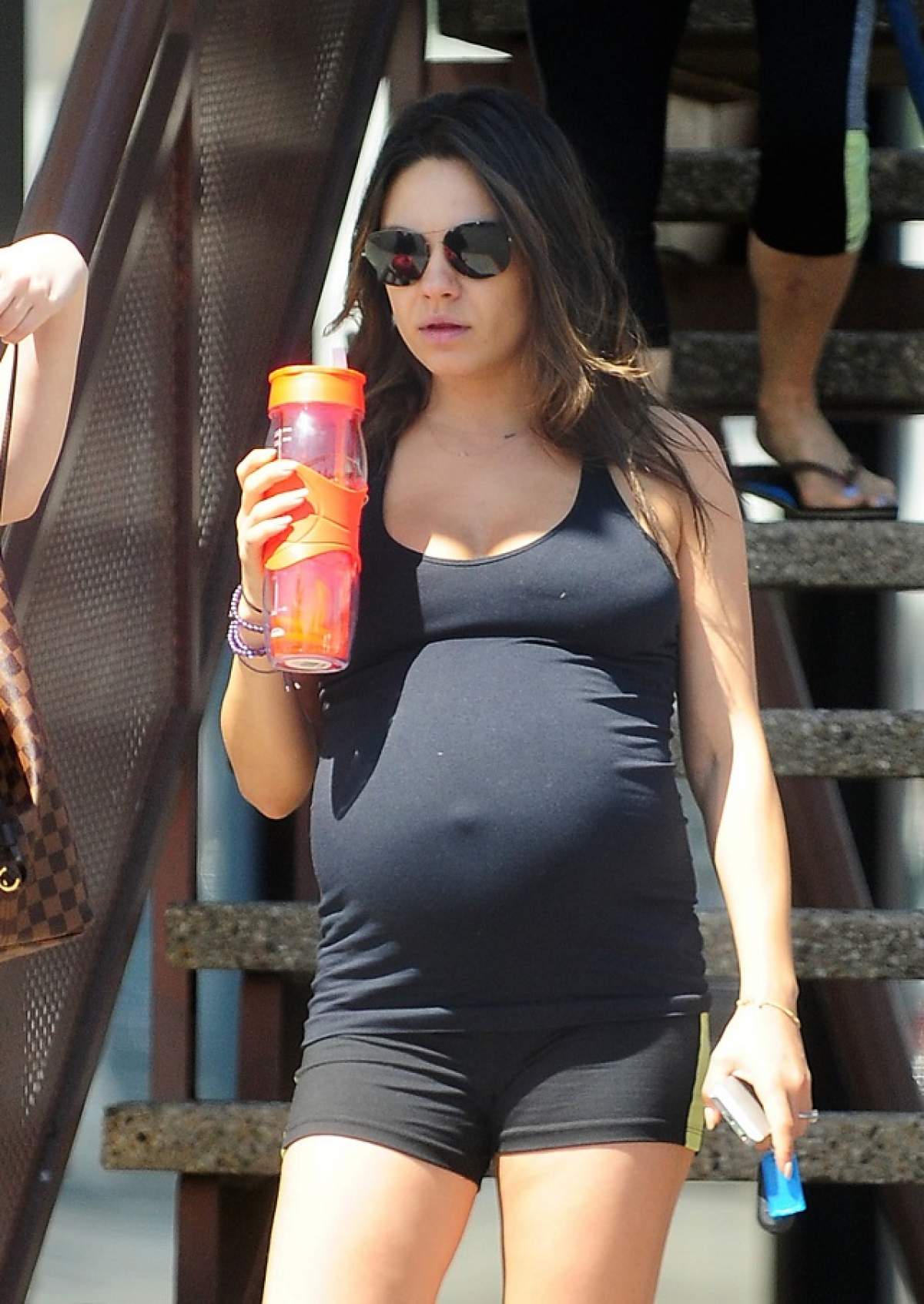 Mila Kunis se simte bine gravidă? Nici bine n-a născut, că ar vrea să mai facă un copil!