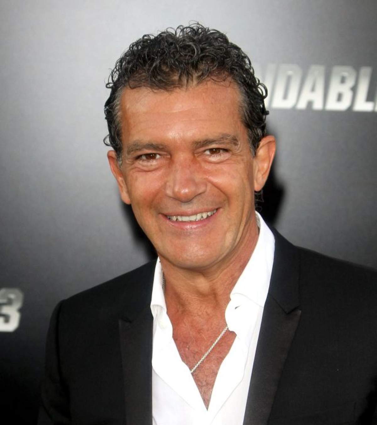 Antonio Banderas face cucerire după cucerire! Cu ce bombă sexy a fost surprins