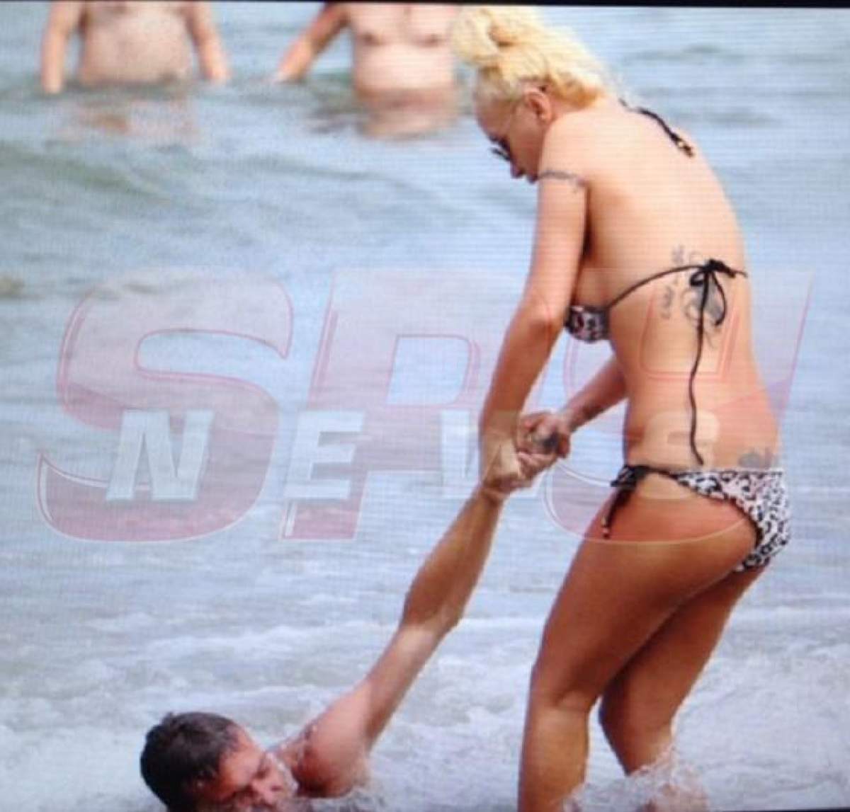 Baywatch este minciună! Simona Trașcă, mai tare ca Pamela Anderson când vine vorba de salvat vieți