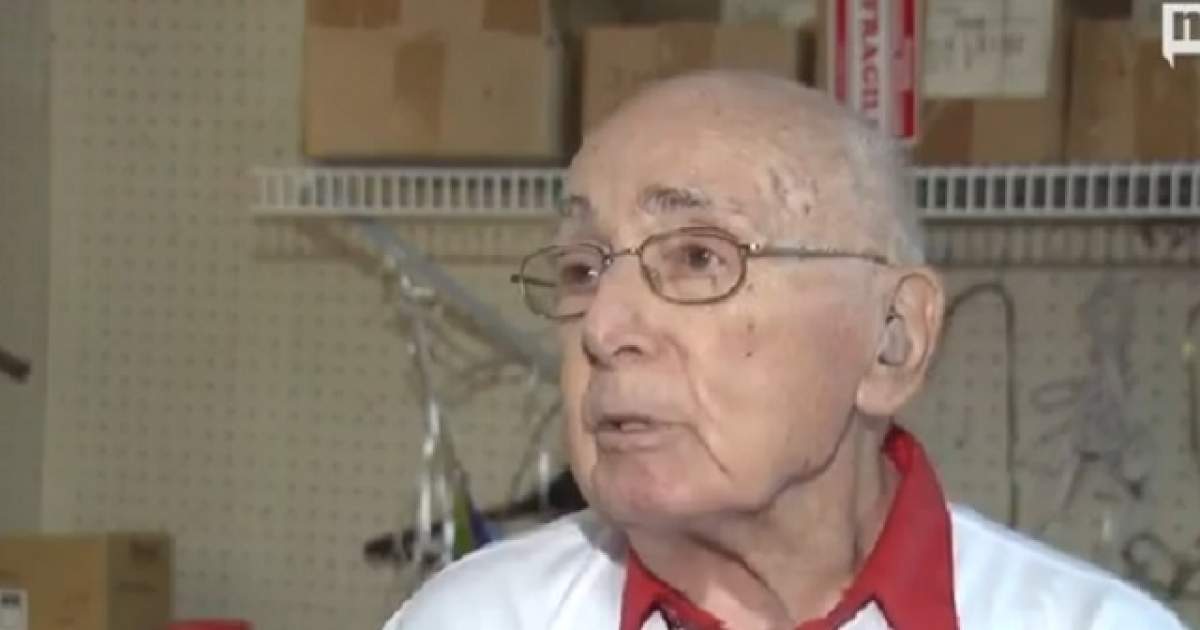 VIDEO / INCREDIBIL! A lucrat 73 de ani în acelaşi loc! Ce a făcut în ziua în care a împlinit 101 ani!