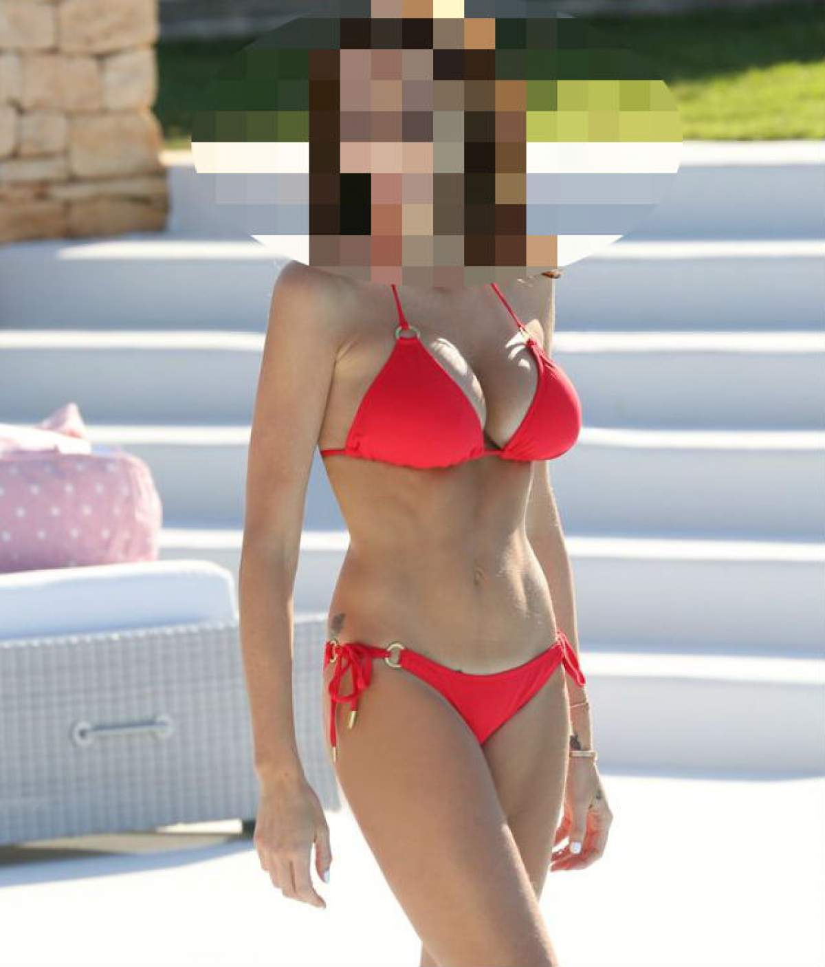 Tamara Ecclestone, de profesie ...bombă sexy! A apărut în costum de baie minuscul şi a dezvăluit  "secretul" din bikini