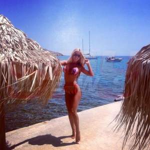 EXCLUSIV!!! Imagini pe care nu le vei putea uita vreodată! Loredana Chivu, topless în Grecia!
