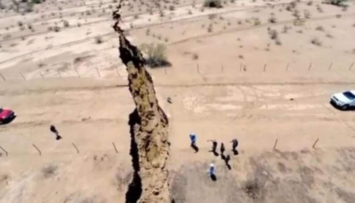 VIDEO / Crater uriaş apărut peste noapte în Mexic! Locuitorii sunt îngroziţi