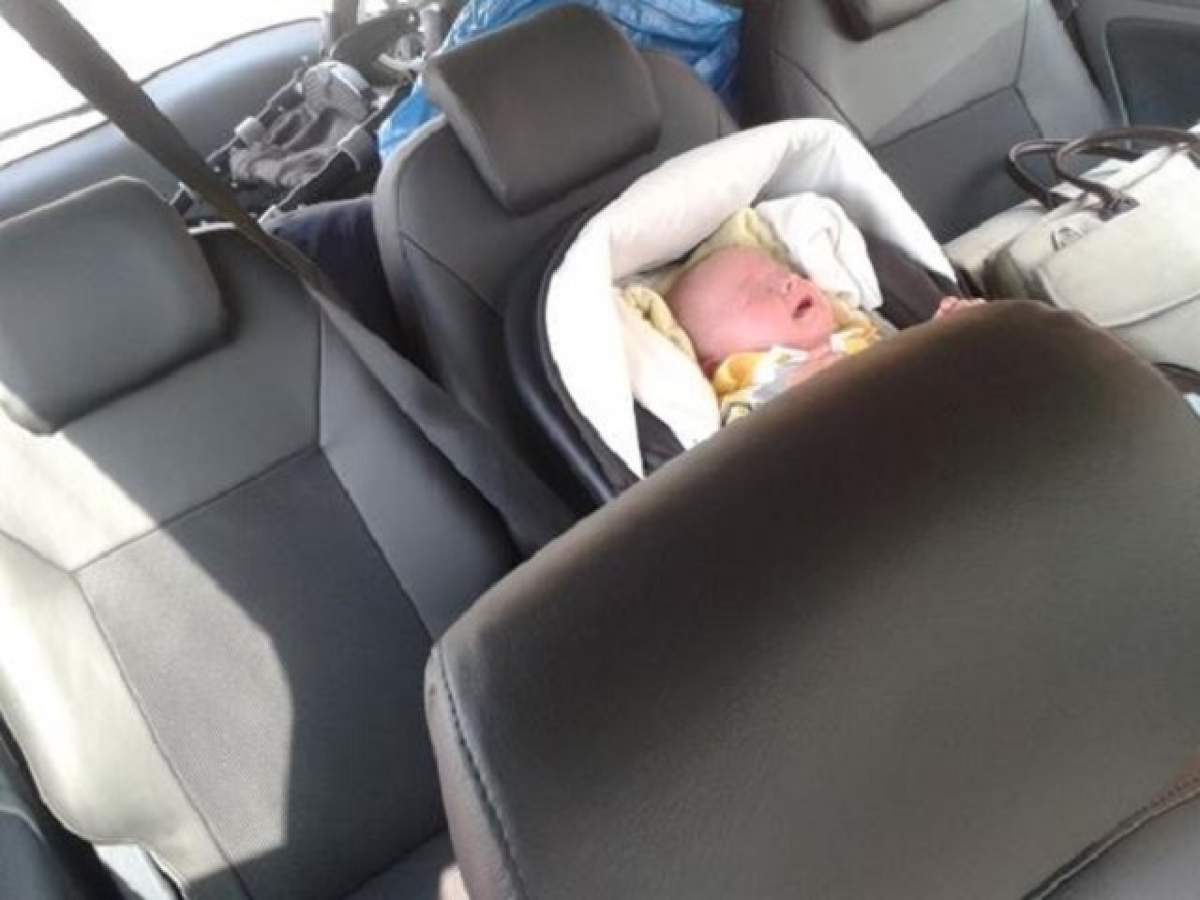 Un bebeluş a fost găsit închis într-o maşină, în timp ce afară erau peste 30 de grade! S-a întâmplat lângă Salina Turda