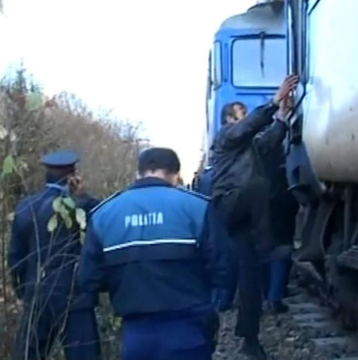 Vijelia a blocat circulaţia feroviară! Peste 300 de persoane, blocate în tren