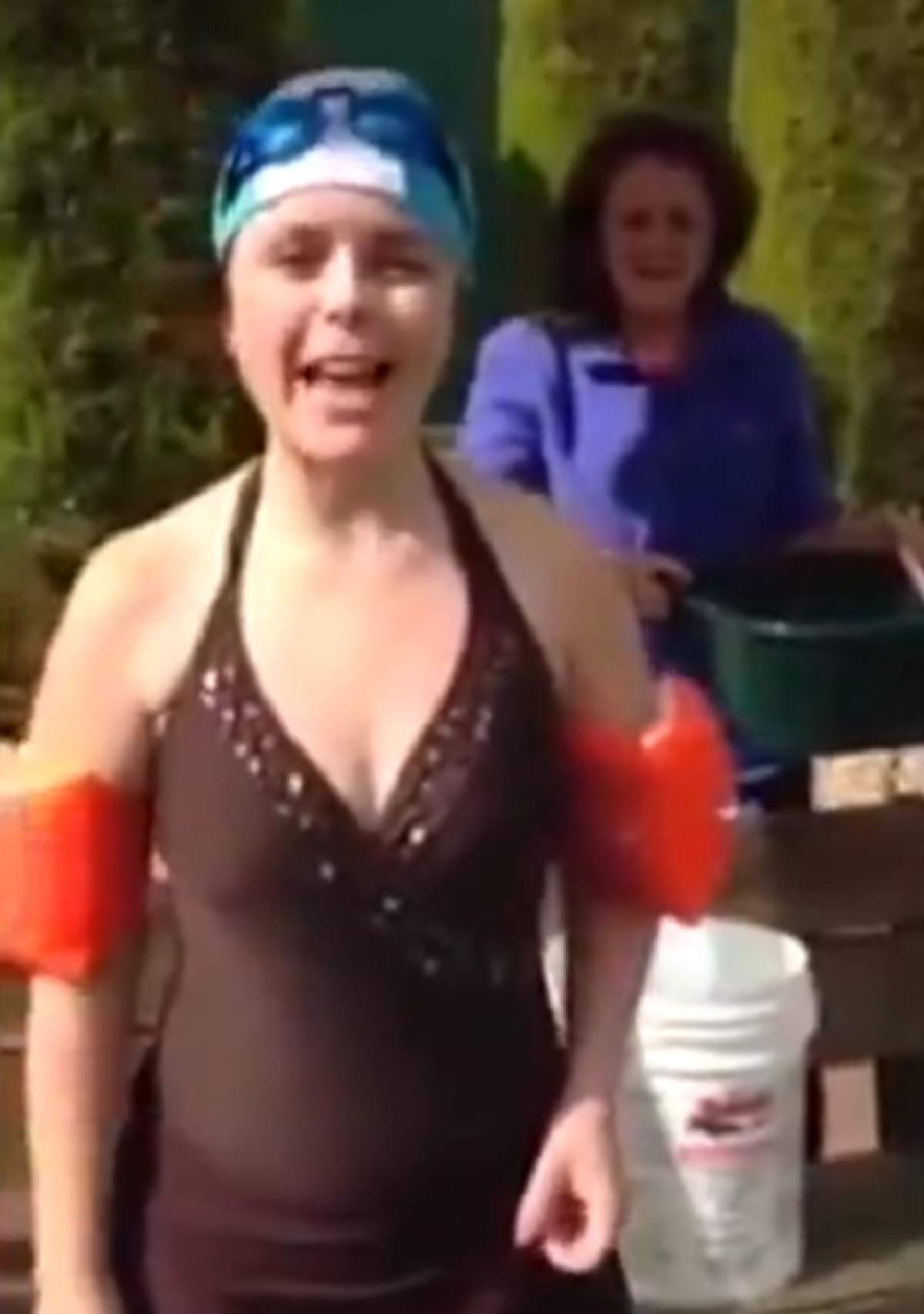 VIDEO / Provocarea ”Ice Bucket”, terminată prost. Ce a pățit această tânără