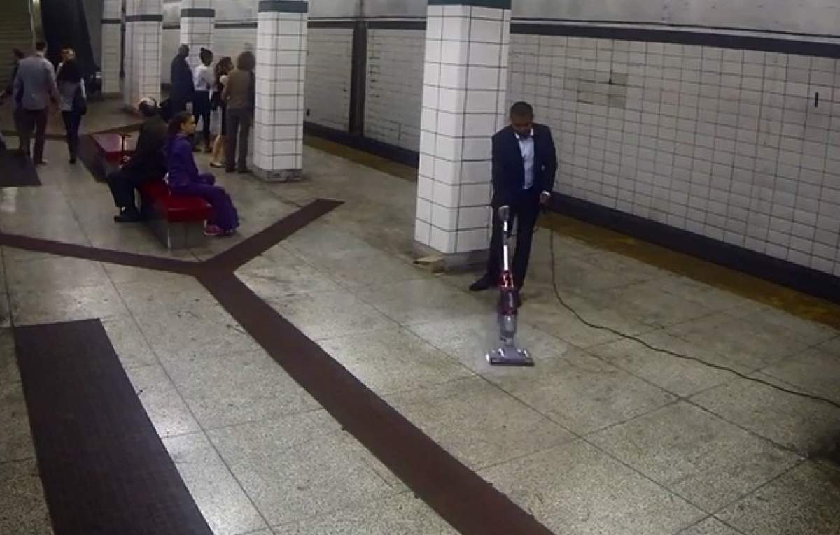VIDEO / Gest ȘOCANT al unui bărbat, la metrou. Oamenii au fost scârbiți!